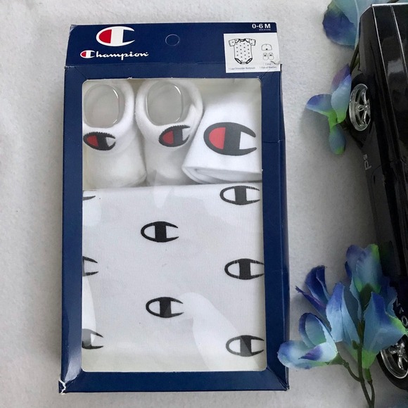 Champion New in Package Set for Babies 0-6 Months - Picture 2 of 6